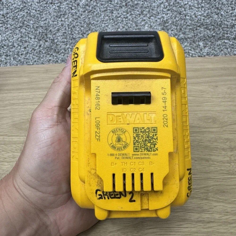 DEWALT DCB206 20V MAX XR 6Ah Lithium Ion Battery Type 2 Tested & Working
